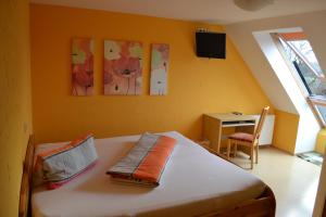 Postel nebo postele na pokoji v ubytování Gasthof Hotel Traube