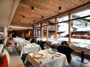 A restaurant or other place to eat at M de Megève