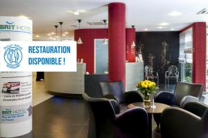 a waiting room with chairs and a table and a sign at Brit Hotel Belfort Centre-Le Boreal in Belfort