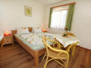 Postel nebo postele na pokoji v ubytování Holiday Home Sonnhaus by Interhome