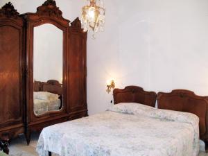 Posteľ alebo postele v izbe v ubytovaní Apartment Ivano - PGI125 by Interhome