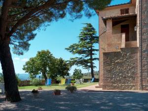 A garden outside Apartment Villa Caggio-1 by Interhome