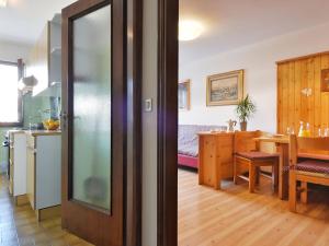Dapur atau dapur kecil di Apartment Condominio al Parco-1 by Interhome +23 gambar