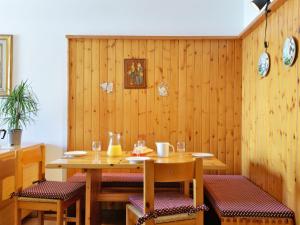 Restoran atau tempat lain untuk makan di Apartment Condominio al Parco-1 by Interhome
