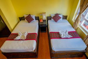 Una cama o camas en una habitación de Hotel Bougainvillea