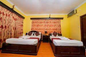 Una cama o camas en una habitación de Hotel Bougainvillea