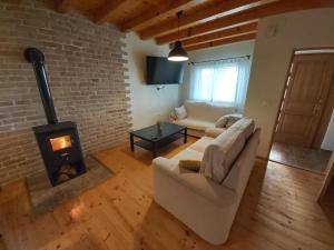Posedenie v ubytovaní Villa Stone Pearl with heated swimming pool