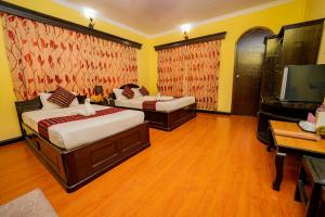 Una cama o camas en una habitación de Hotel Bougainvillea