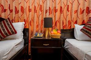 Una cama o camas en una habitación de Hotel Bougainvillea