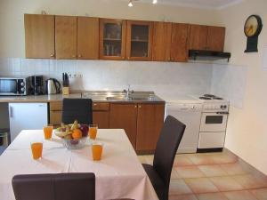 Kuchyň nebo kuchyňský kout v ubytování Apartments Marijana