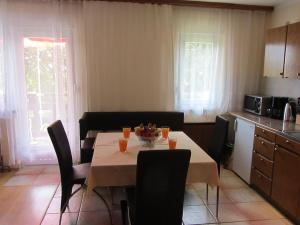 Kuchyň nebo kuchyňský kout v ubytování Apartments Marijana