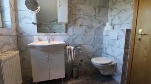 Koupelna v ubytování Apartments Marijana