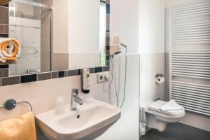 Bilik mandi di Hotel Föhrenhof