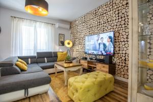 a living room with a couch and a tv at Francesca Luxury Apartment in Zadar