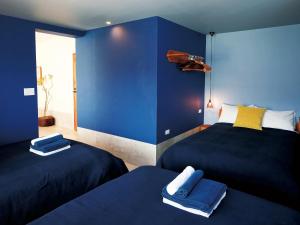 Postel nebo postele na pokoji v ubytování CHULAX OKINAWA YOMITAN【Designer Condominium Hotel】