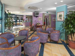 a waiting area with chairs and tables in a lobby at Hotel Diana in Bellaria-Igea Marina