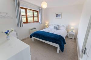 Postel nebo postele na pokoji v ubytování Rockpool - Attractive and spacious retreat near Croyde beach - Sleeps 8