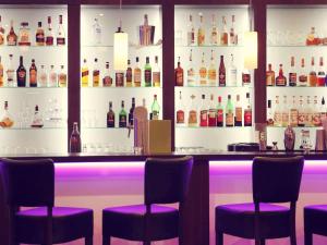 Khu vực lounge/bar tại Mercure Hotel Hagen