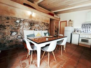 Kuchyň nebo kuchyňský kout v ubytování VALDEVAQUEROS HOUSE