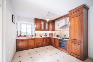 Kuchyň nebo kuchyňský kout v ubytování Village Villa „ M „