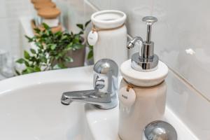 Koupelna v ubytování Chester City Centre Cottage, Sleeps 6 with FREE Parking