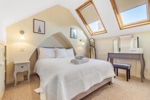 Postel nebo postele na pokoji v ubytování Chester City Centre Cottage, Sleeps 6 with FREE Parking
