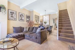 Posezení v ubytování Chester City Centre Cottage, Sleeps 6 with FREE Parking