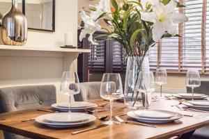 Fotografie z fotogalerie ubytování Chester City Centre Cottage, Sleeps 6 with FREE Parking v destinaci Chester