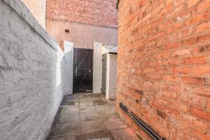 Fotografie z fotogalerie ubytování Chester City Centre Cottage, Sleeps 6 with FREE Parking v destinaci Chester