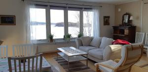 a living room with a couch and a table at Nivagården in Korpikylä
