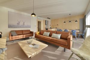 A seating area at Element Lakeside Apartments