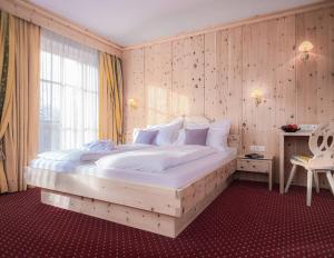 Postel nebo postele na pokoji v ubytování Hotel Silbertal