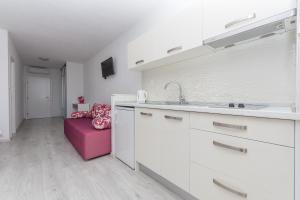Kuchyň nebo kuchyňský kout v ubytování Apartmani Katarina