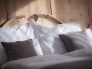 Postel nebo postele na pokoji v ubytování Hotel Silbertal