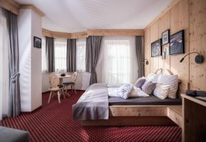 Postel nebo postele na pokoji v ubytování Hotel Silbertal
