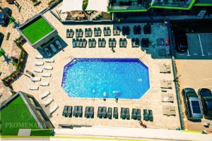 an overhead view of a swimming pool with chairs and a lot at ACE Apartments Beach Pool & SPA Mamaia nord in Mamaia Sat/Năvodari