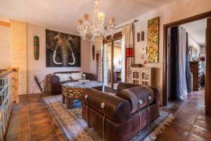 Posedenie v ubytovaní Charming Villa in Padul with Mountain View and Private Pool