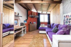 Posedenie v ubytovaní Charming Villa in Padul with Mountain View and Private Pool
