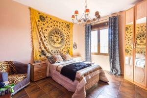 Posteľ alebo postele v izbe v ubytovaní Charming Villa in Padul with Mountain View and Private Pool + 37 fotografií