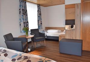 Postel nebo postele na pokoji v ubytování Cafe-Hotel Altreuter