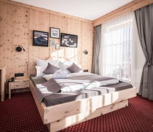Postel nebo postele na pokoji v ubytování Hotel Silbertal
