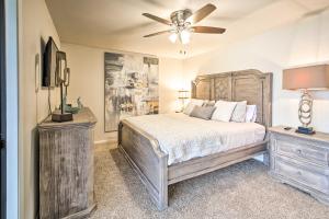 Katil atau katil-katil dalam bilik di Boat Slip Lake Hamilton Condo in Hot Springs! +24 gambar