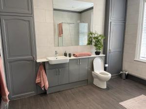 Koupelna v ubytování Bridge street apartment