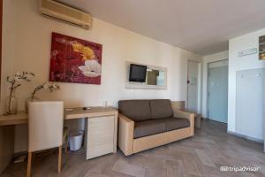 A seating area at Taormina Hotel Calipso