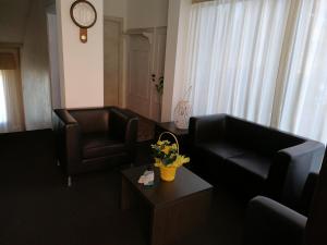 A seating area at Hotel Eden