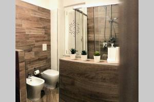 A bathroom at CASA CANTONIERA-GUEST HOUSE : COSTRUITE IL VIAGGIO