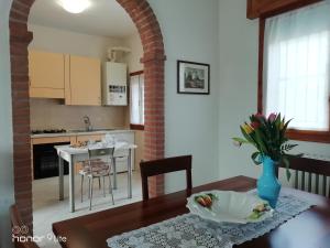 a kitchen and dining room with a table with a bowl on it at Casa Bellini in Comacchio