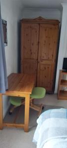 a wooden desk and a green chair in a room at Homely Haven, Dunfermline in Dunfermline