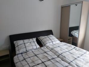 Posteľ alebo postele v izbe v ubytovaní Ilona Apartmanház