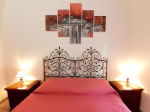 A bed or beds in a room at DIMORA IL CAMALEONTE apartments in nature with pool